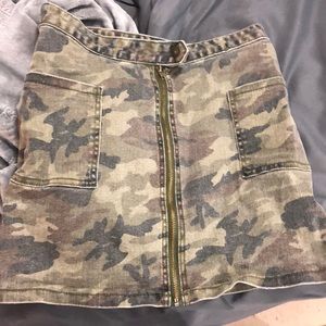 Camp printed jean skirt